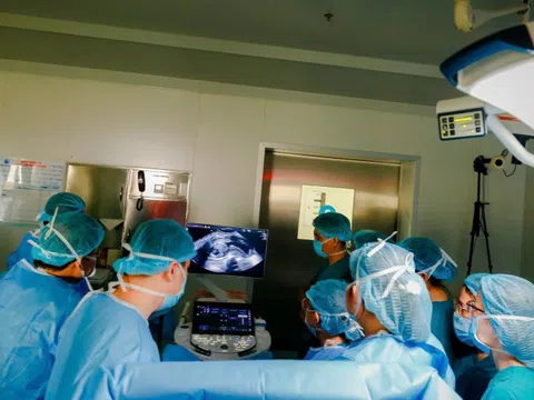 Bệnh viện Singapore chuyển sản phụ sang TPHCM thông tim bào thai
