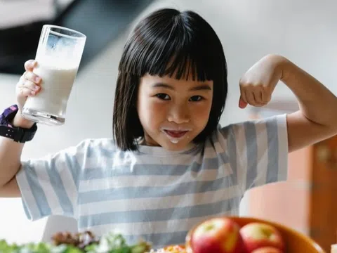 Bổ sung canxi và vitamin D nhiều có giúp trẻ cao hơn?