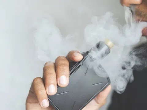 Đề xuất phạt 10 triệu nếu không ngăn người khác hút thuốc lá điện tử