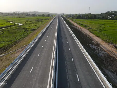 Gợi ý ba hành trình tự lái xe từ Hà Nội vào miền Trung nghỉ hè