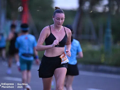 Du khách quốc tế kể chuyện 'vượt nắng, ngâm đá' ở giải chạy Quy Nhơn