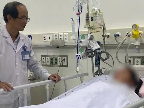 Truyền 10 lít máu cứu bệnh nhi sốt xuất huyết nặng