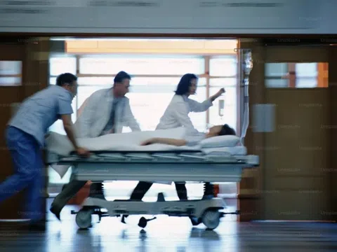 Nhiều ngày giành sự sống cho bé gái 14 tuổi bị biến chứng Covid-19