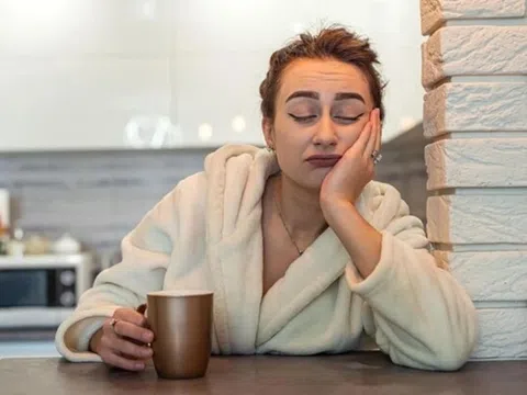 4 thói quen buổi sáng của nhiều người khiến sức khỏe 'xuống cấp'