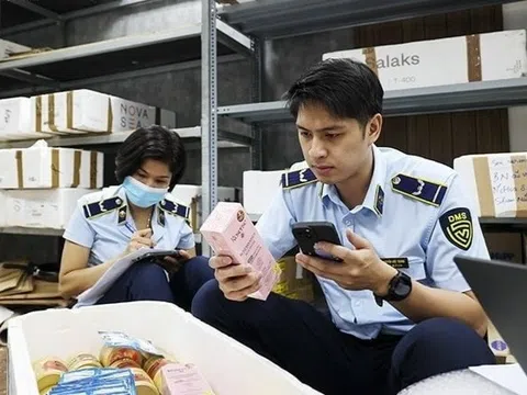 Nhập thuốc thật rồi tách vỉ, tráo thêm thuốc giả để tăng lợi nhuận