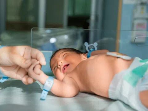 Bé trai nặng gần 6 kg chào đời ở Cà Mau