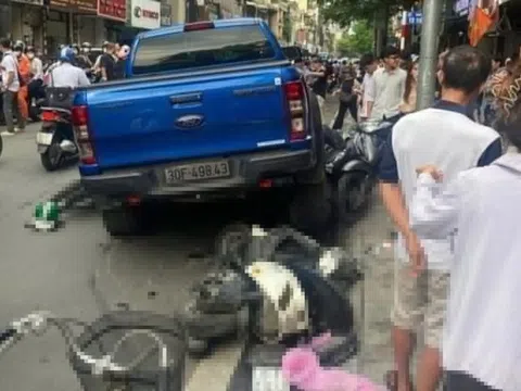 Tai nạn liên hoàn ở Hà Nội, một người nguy kịch