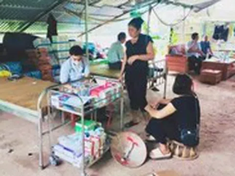Trạm y tế xã vùng lũ bị cuốn trôi, Nghệ An lập trạm y tế dã chiến khẩn cấp hỗ trợ bà con