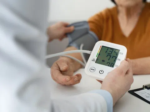 Bác sĩ hướng dẫn cách đo huyết áp chuẩn tại nhà