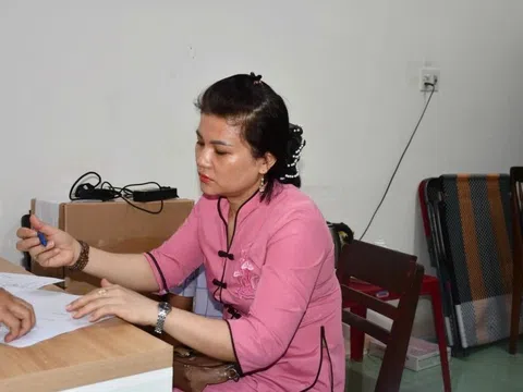 Bé trai bị bảo mẫu ném xuống nền nhà ở Quảng Ngãi đã tử vong