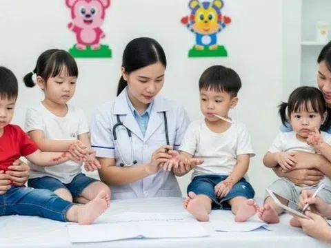 Virus EV71 gây bệnh tay chân miệng khiến trẻ nhập viện ồ ạt