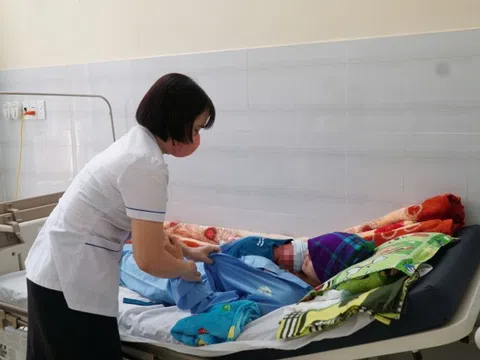 Trẻ sơ sinh ở Đắk Lắk nguy kịch vì mẹ tự sinh tại nhà