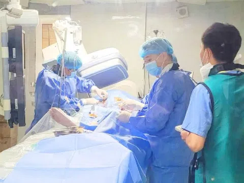 Gần 20 y bác sĩ Phú Thọ tạo 'kỳ tích' y khoa
