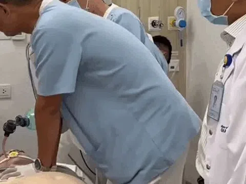 Vào nhà vệ sinh hơn 1 giờ, người đàn ông được phát hiện nguy kịch