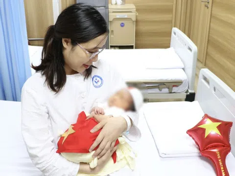 Bé gái chào đời từ phôi thai trữ đông... hơn 1 thập niên trước