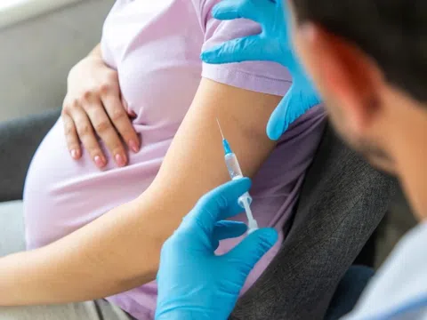 Tại sao phụ nữ mang thai nên tiêm vaccine cúm?