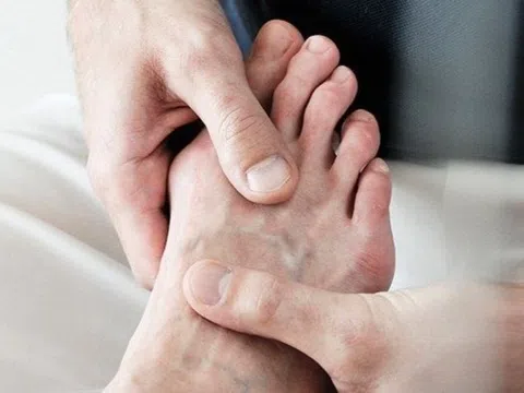 Người phụ nữ nhập viện với cẳng chân đứt lìa