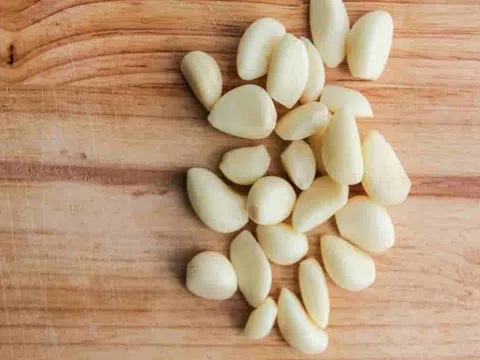 Ăn tỏi sống mỗi tối có giúp thanh lọc máu và tăng cường sức khỏe tim mạch?