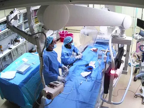 Ngưng tim bất ngờ khi đi khám, nữ bệnh nhân ở Cà Mau thoát chết thần kỳ