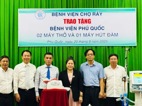 Bệnh viện Chợ Rẫy đưa 2 bác sĩ về Phú Quốc khám chữa bệnh