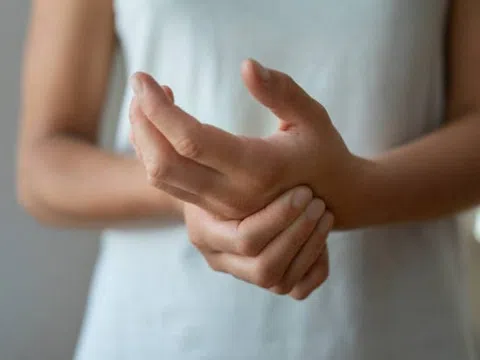 Những dấu hiệu của bệnh thận biểu hiện ở tay và chân