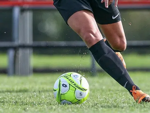 Chấn thương nghiêm trọng khi đá bóng, thanh niên phải cắt bỏ tinh hoàn