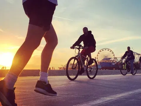 Nên đạp xe hay chạy bộ để đốt cháy mỡ bụng?