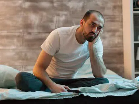 Làm gì khi thức giấc giữa đêm và không thể ngủ lại?