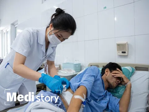 Cảnh tượng khác lạ trong phòng bệnh ung thư gan