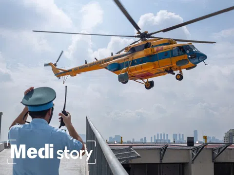 Cận cảnh trực thăng cấp cứu trên bầu trời TP.HCM
