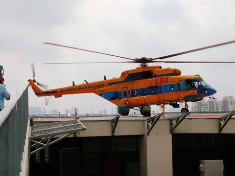 Trực thăng hạ cánh trên nóc bệnh viện có 2 bãi đáp đầu tiên ở Việt Nam