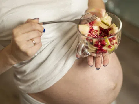 Những món mẹ nên ăn cuối thai kỳ để con thông minh