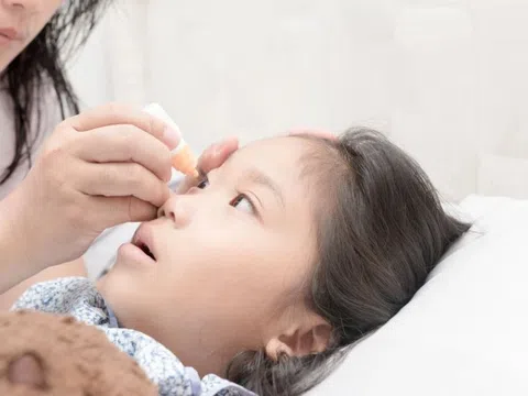 Viêm giác mạc ở trẻ biểu hiện như thế nào?