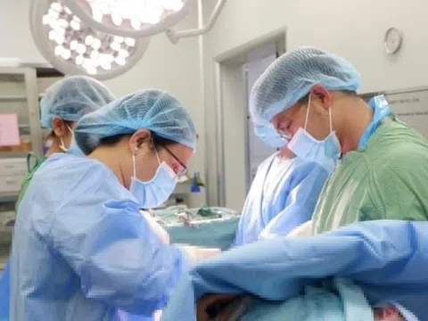 Con vừa chào đời, sản phụ 28 tuổi ngừng tim