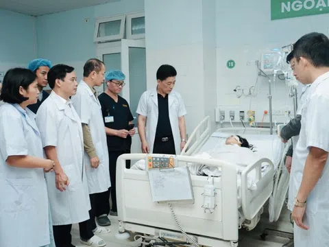 Chi tiết hành động của các nữ điều dưỡng giành bệnh nhi từ tay kẻ cầm dao truy sát