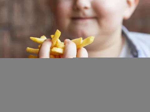 Trẻ béo phì sớm có nguy cơ ảnh hưởng đến chiều cao khi trưởng thành