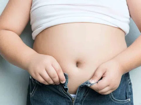 Trẻ béo phì có nguy cơ ảnh hưởng đến kích thước 'cậu nhỏ'