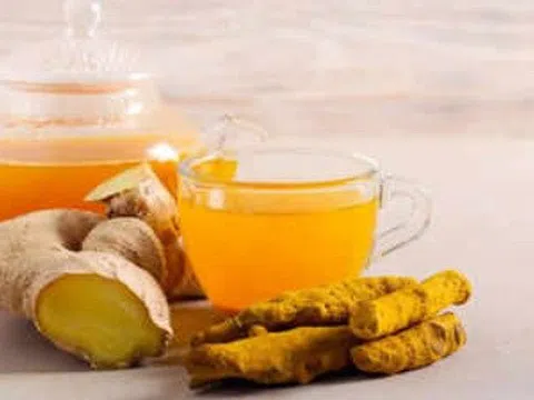 4 nhóm người cần thận trọng khi uống trà nghệ