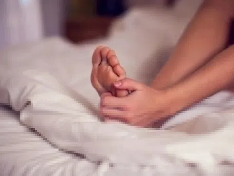 Dấu hiệu suy thận biểu hiện ở tay chân