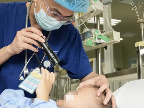 Bé trai tắc ruột sau khi nuốt hạt nở