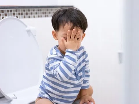 Trẻ đi ngoài phân đen, nôn ra máu là bệnh gì?