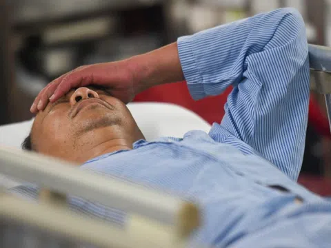 Có dấu hiệu đột quỵ từ sớm nhưng người đàn ông không hay biết