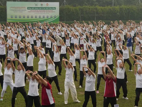 Gần 2.000 người ở TP.HCM tham gia đồng diễn dưỡng sinh