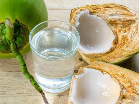 Nước dừa: Món uống nhiều lợi ích, nhưng ai không nên dùng?