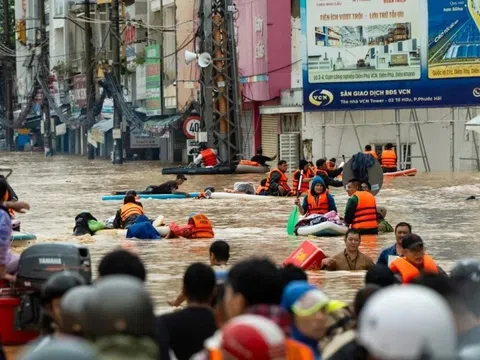Sau ngập lụt lịch sử, chuyên gia nêu việc khẩn cấp cần làm