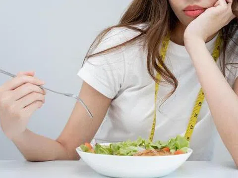 Bất ngờ: Ăn kiêng ở tuổi 40+ có thể gây hại não