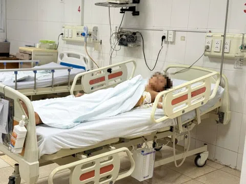 Nóng sốt liên tục 10 ngày, vừa nhập viện đã nguy kịch