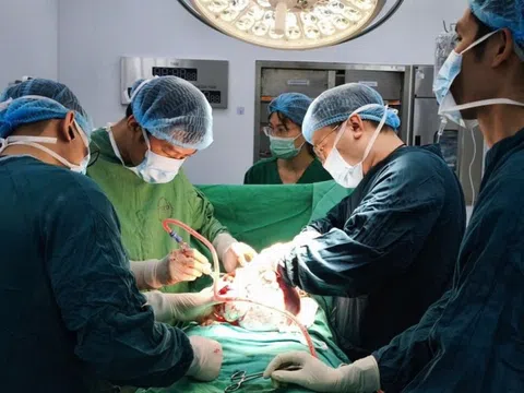 Cô gái liên tục biến chứng sau tai nạn, bác sĩ bất ngờ khi mở ổ bụng