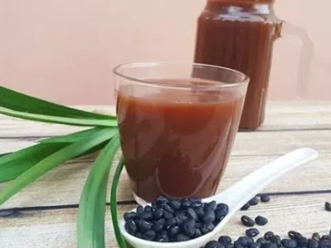 Cách uống nước đỗ đen rang giúp thanh nhiệt, giải độc gan