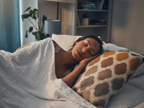 Khung giờ nào nên ngừng nạp đường để có giấc ngủ ngon?